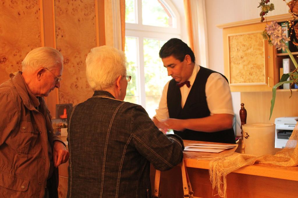 Hotel Und Restaurant Waldschloesschen Crivitz Luaran gambar